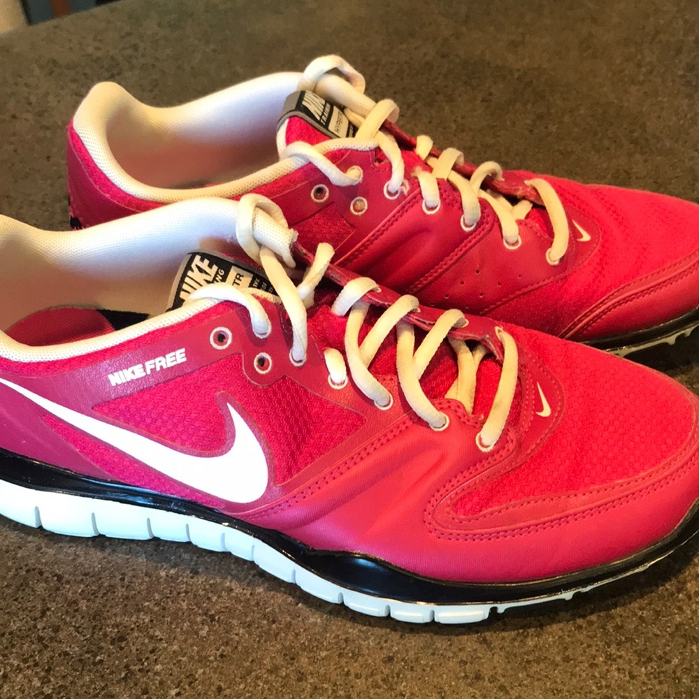 Nike pink trainers